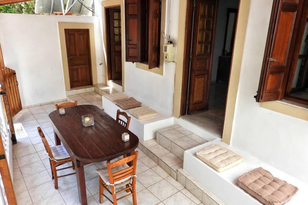 Traditional Villa Efterpi Chalki Town Eksteriør billede