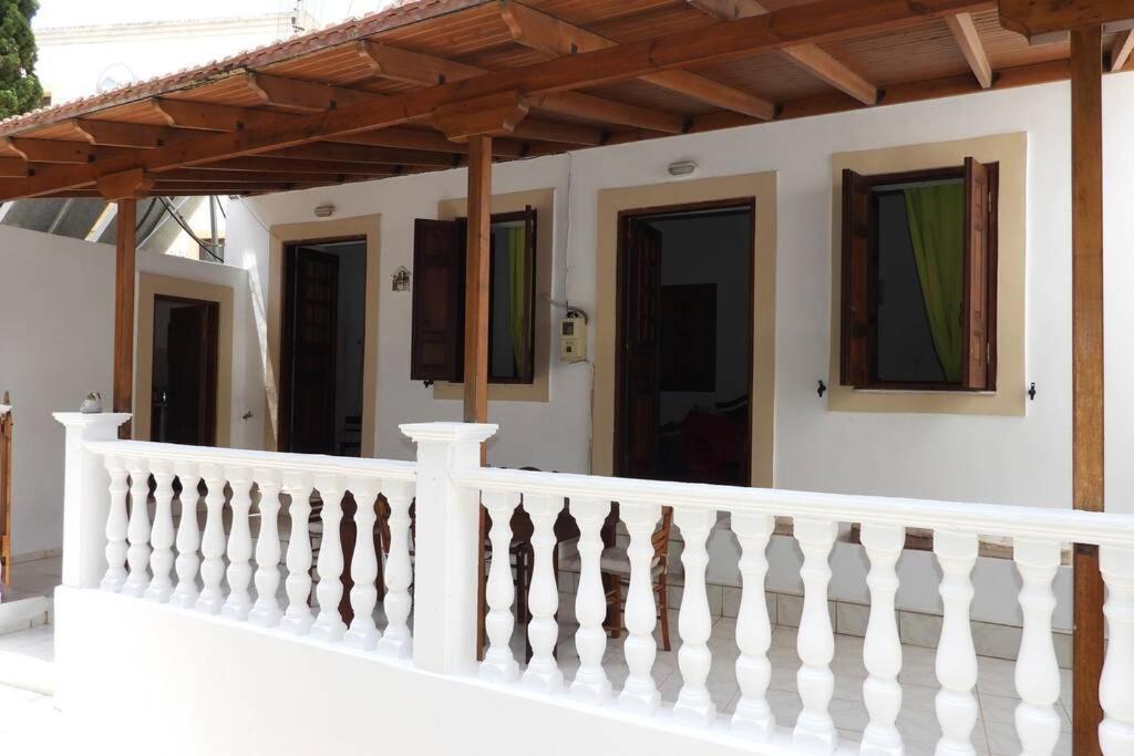 Traditional Villa Efterpi Chalki Town Eksteriør billede